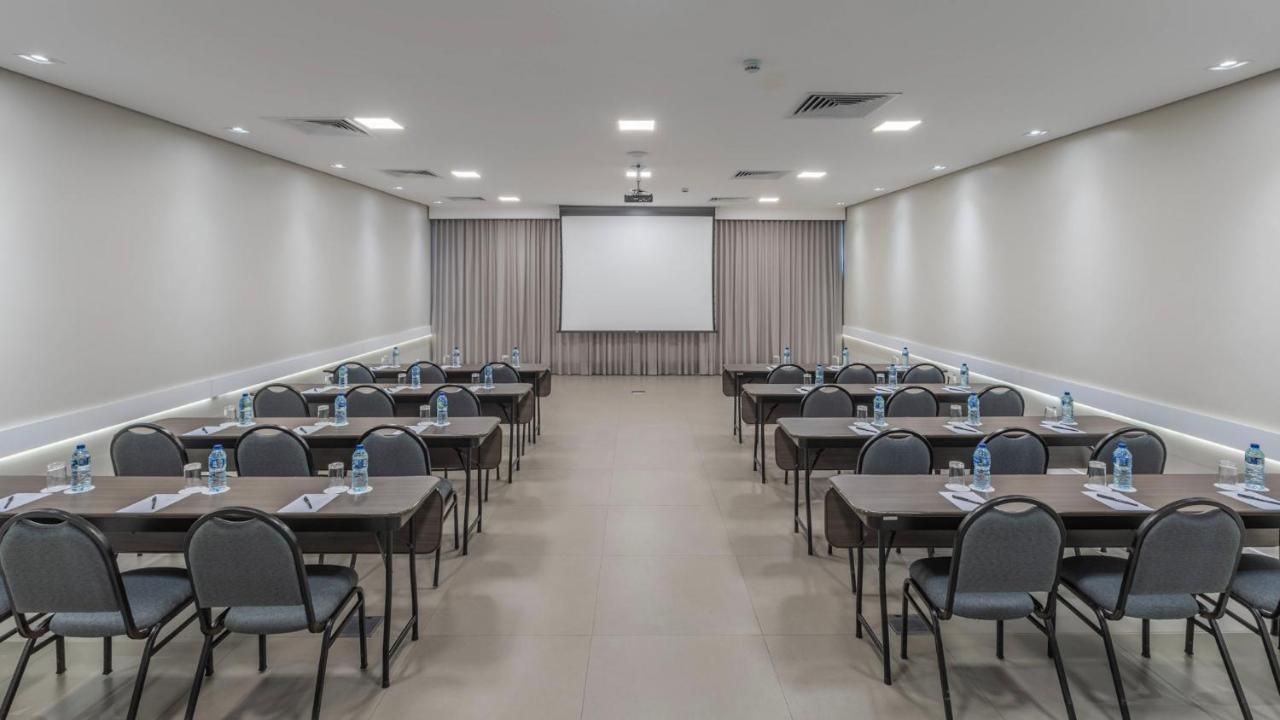 Hotel Deville Prime Cuiaba Exterior photo Meeting room