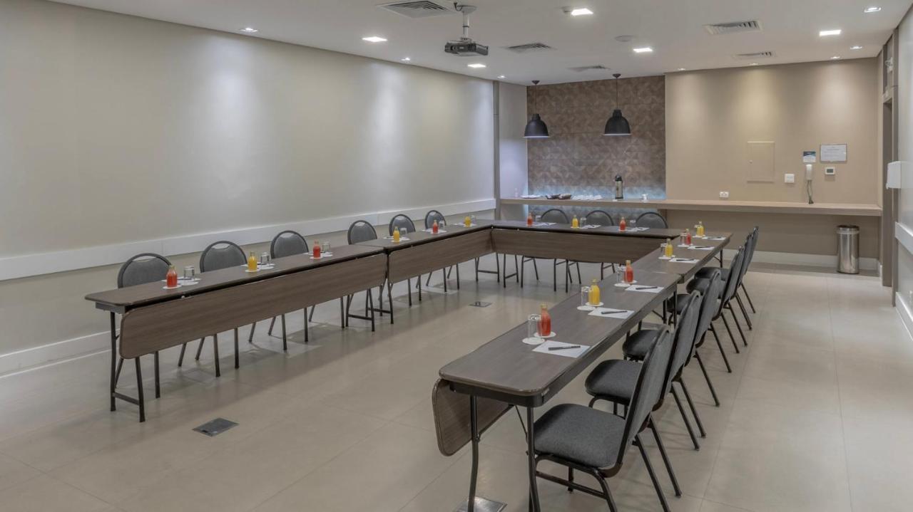 Hotel Deville Prime Cuiaba Exterior photo Meeting room