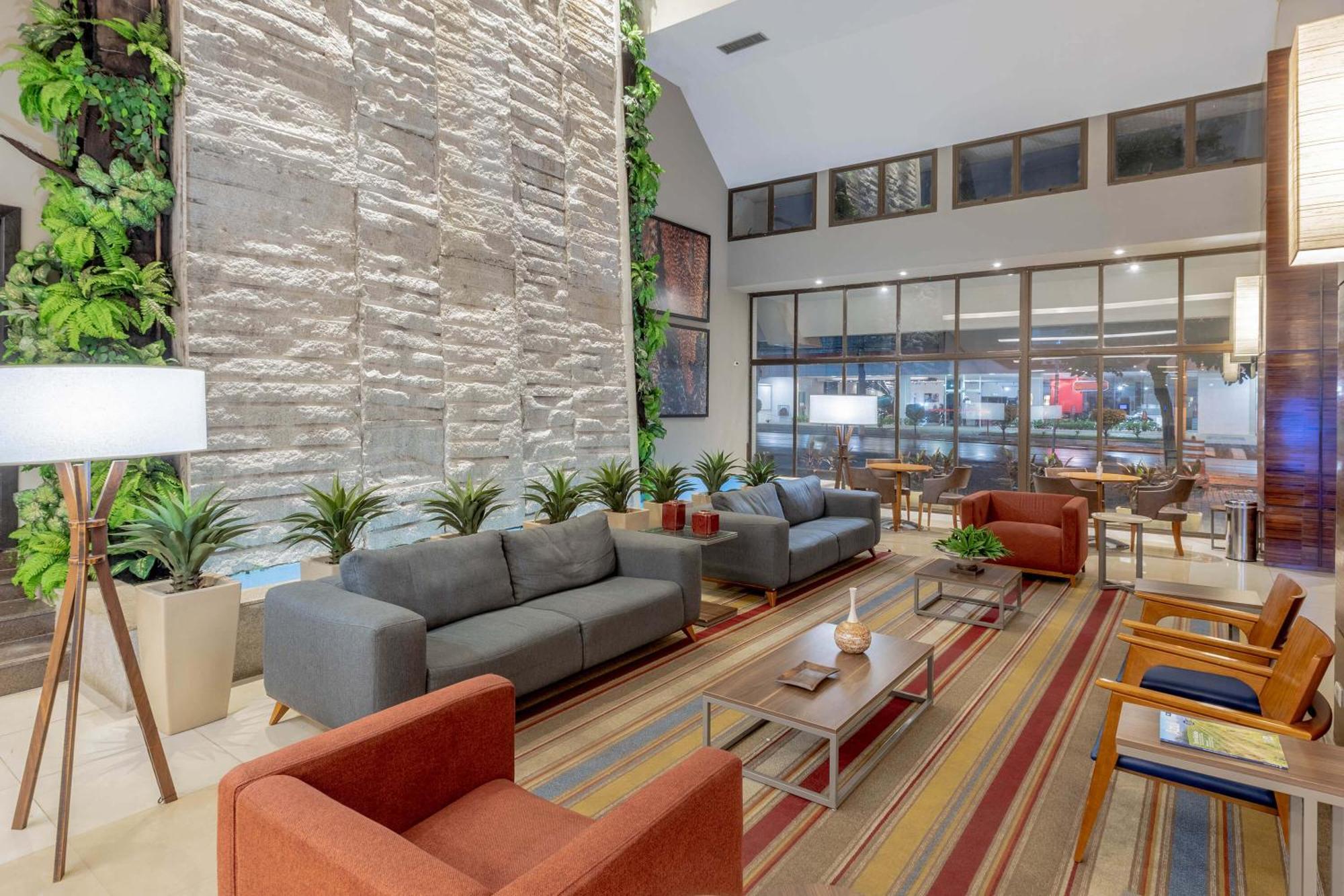 Hotel Deville Prime Cuiaba Exterior photo Lobby