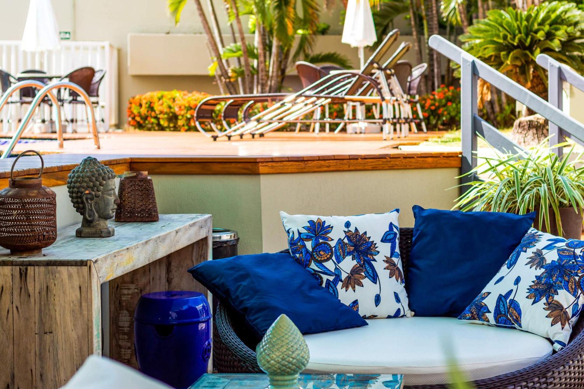 Hotel Deville Prime Cuiaba Exterior photo Outdoor furniture